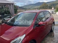 Usado Peugeot 208 Access 82 CV (60 kW) 2015 Rojo Utilitario