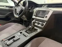 Usado VW Passat Advance 120 CV (88 kW) 2018 Gris / plata Berlina