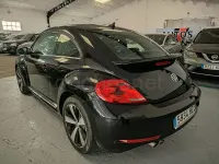 Usado VW Beetle Design 140 CV (102 kW) 2014 Negro Utilitario