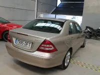 Usado Mercedes C240 Elegance 170 CV (125 kW) 2005 Beige Berlina