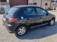 Usado Peugeot 206 70 CV (51 kW) 2007 Negro Berlina