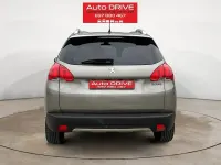 Usado Peugeot 2008 Allure 110 CV (80 kW) 2016 Gris / plata SUV
