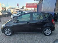Usado Mercedes A180 Urban 109 CV (80 kW) 2012 Negro Utilitario