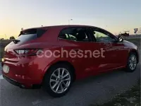 Usado Renault Mégane Zen 110 CV (80 kW) 2017 Rojo Berlina