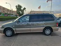 Usado Kia Carnival LX 150 CV (110 kW) 2004 Gris / plata Monovolumen