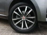 Usado Jaguar F-Pace R-Dynamic 204 CV (150 kW) 2023 Gris / plata SUV