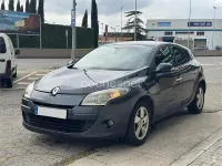 Usado Renault Mégane III Dynamique 105 CV (77 kW) 2009 Gris / plata Berlina