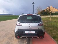 Usado Renault Scénic III Bose Edition 130 CV (95 kW) 2014 Gris / plata Monovolumen