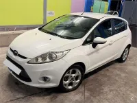 Usado Ford Fiesta Ghia 96 CV (70 kW) 2009 Blanco Berlina