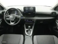Usado Toyota Yaris Hybrid Active 116 CV (85 kW) 2022 Blanco Berlina