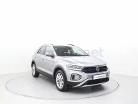 Usado VW T-Roc 150 CV (110 kW) 2025 Gris / plata SUV