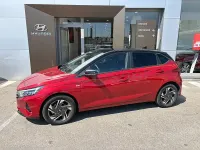 Usado Hyundai i20 100 CV (73 kW) 2021 Granate Utilitario