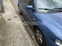 Usado Audi A3 Ambiente 100 CV (73 kW) 2001 Azul Utilitario