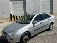 Usado Ford Focus Ghia 100 CV (73 kW) 1999 Gris / plata Berlina