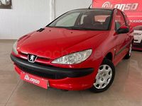 Usado Peugeot 206 75 CV (55 kW) 2004 Rojo Berlina