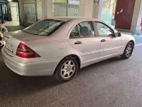 Usado Mercedes C220 Classic 143 CV (105 kW) 2001 Gris / plata Berlina