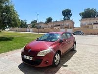 Usado Renault Mégane Dynamique 130 CV (95 kW) 2011 Granate Berlina