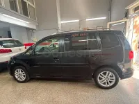 Usado VW Touran Advance 105 CV (77 kW) 2014 Negro Monovolumen