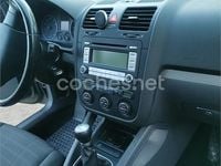 Usado VW Golf V Highline 140 CV (102 kW) 2007 Gris / plata Berlina