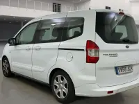 Usado Ford Tourneo Courier Trend 76 CV (55 kW) 2015 Blanco Monovolumen