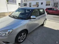 Usado Skoda Fabia Ambition 75 CV (55 kW) 2015 Gris / plata Berlina