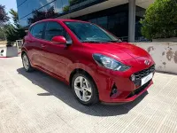 Usado Hyundai i10 67 CV (49 kW) 2022 Rojo Utilitario