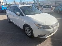 Usado Seat Leon Style 150 CV (110 kW) 2016 Blanco Familiar