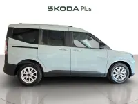 Usado Ford Tourneo Courier Active 125 CV (91 kW) 2024 Verde Monovolumen