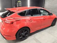 Usado Ford Focus ST 185 CV (136 kW) 2015 Rojo Berlina
