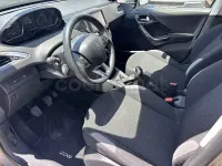 Usado Peugeot 208 Access 82 CV (60 kW) 2015 Beige Utilitario