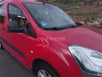 Usado Peugeot TePee Outdoor 110 CV (80 kW) 2016 Rojo Monovolumen