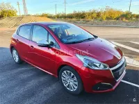 Używany Peugeot 208 Signature Sky 82 KM (60 kW) 2019 Czerwony Hatchback
