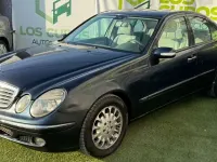 Usado Mercedes E270 Elegance 170 CV (125 kW) 2004 Negro Familiar