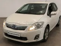Usado Toyota Auris Hybrid Advance 135 CV (99 kW) 2011 Blanco Berlina