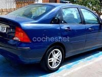 Begagnad Ford Focus Ghia 100 HK (73 kW) 2004 Blå Sedan