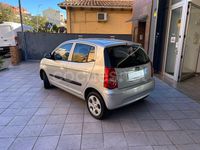 Usado Kia Picanto Active 65 CV (47 kW) 2008 Gris Utilitario