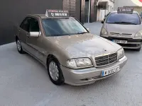 Usado Mercedes C220 Elegance 125 CV (91 kW) 1999 Beige Berlina
