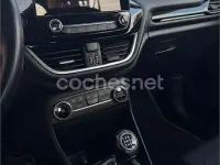 Usado Ford Fiesta Titanium 100 CV (73 kW) 2017 Rojo Utilitario