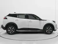 Usado Peugeot 2008 Active 100 CV (73 kW) 2023 Blanco SUV
