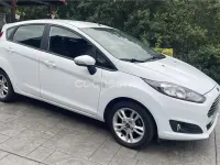 Usado Ford Fiesta Titanium 95 CV (69 kW) 2015 Blanco Utilitario