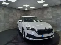 Usado Skoda Octavia 110 CV (80 kW) 2021 Blanco Familiar