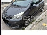 Usado Toyota Yaris Active 69 CV (50 kW) 2012 Gris / plata Utilitario