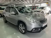 Usado Peugeot 2008 Allure 120 CV (88 kW) 2016 Gris / plata SUV