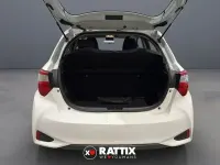 Usado Toyota Yaris Hybrid Active 100 CV (73 kW) 2020 Blanco Berlina