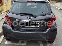 Usado Toyota Yaris Active 69 CV (50 kW) 2012 Gris / plata Utilitario
