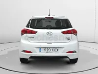 Usado Hyundai i20 90 CV (66 kW) 2018 Blanco Berlina