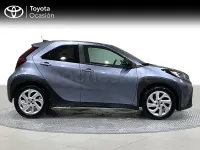 Usado Toyota Aygo X Play 72 CV (52 kW) 2024 Gris / plata SUV