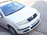 Usado Skoda Fabia Tour 75 CV (55 kW) 2005 Blanco Familiar