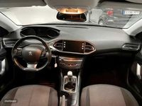 Usado Peugeot 308 Style 100 CV (73 kW) 2019 Gris Familiar