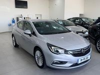 Usado Opel Astra Excellence 140 CV (102 kW) 2016 Gris / plata Berlina
